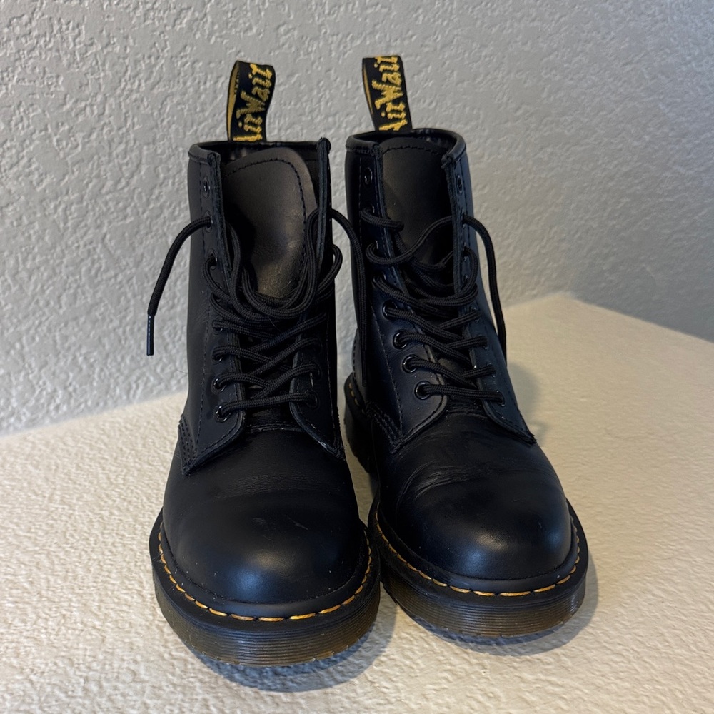 Dr. Martens Black Leather Lace-Up Boots slip resistant size Men’s size 8